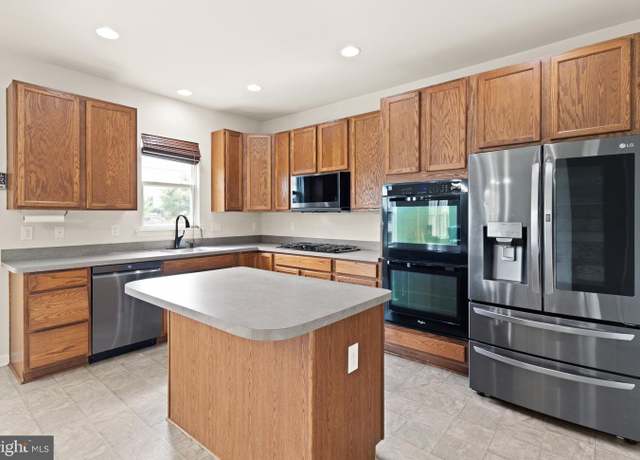 Property at 30 Ivy Spring Ln, Fredericksburg, VA 22406, 7 beds, 4 baths