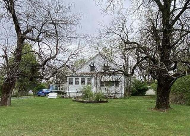 Property at 984 Airport Rd, Martinsburg, WV 25405, 3 beds, 1.5 baths
