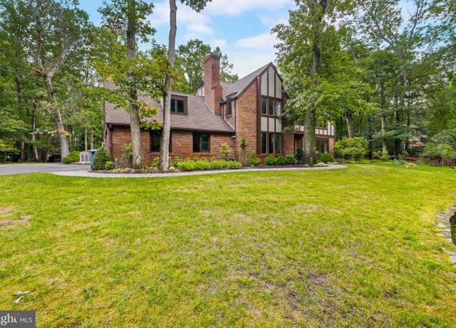 Property at 14 E Centennial Dr, Medford, NJ 08055, 4 beds, 2.5 baths