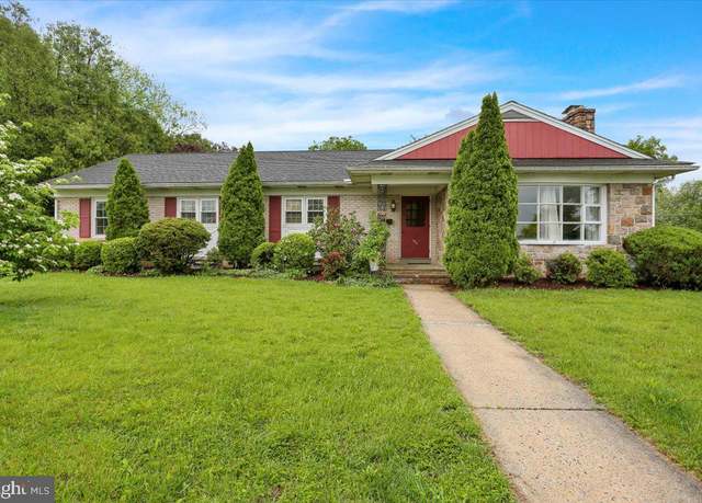 Property at 406 W Vine St, Fleetwood, PA 19522, 4 beds, 2 baths