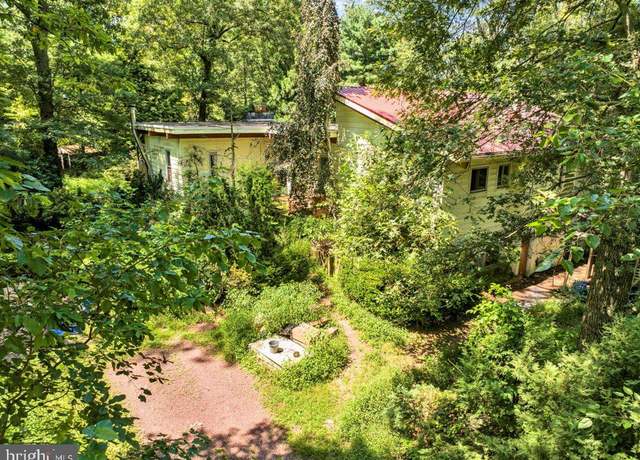 Property at 686 Hill Rd, Robesonia, PA 19551, 3 beds, 2.5 baths