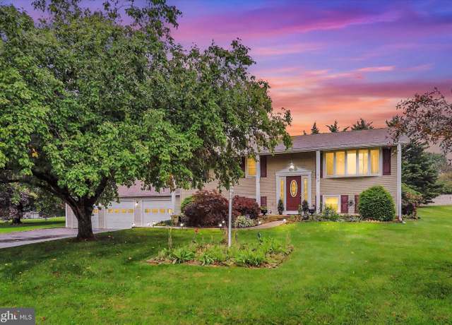 Property at 963 W Old York Rd, Carlisle, PA 17015, 3 beds, 2 baths
