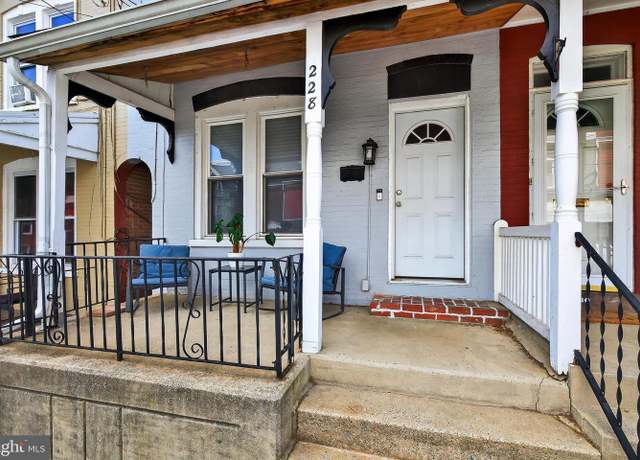 Property at 228 N Pine St, Lancaster, PA 17603, 4 beds, 1 bath