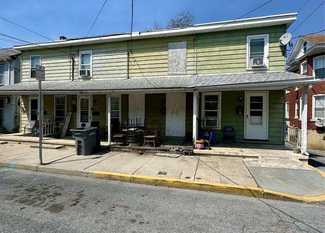 Property at 1619 1/2 Center St, Lebanon, PA 17042, 2 beds, 1.5 baths