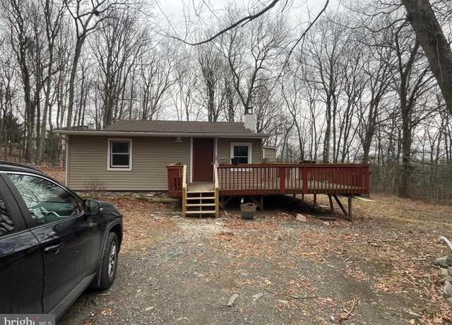 Property at 134 Halfmoon Ln, East Stroudsburg, PA 18302, 3 beds, 1 bath
