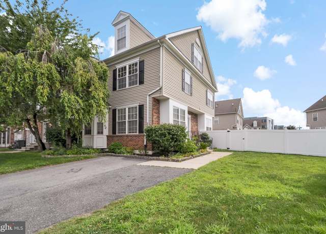 Property at 2101 Trevi Ct, Philadelphia, PA 19145, 4 beds, 2.5 baths
