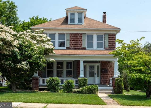 Property at 505 S Main St, Red Lion, PA 17356, 4 beds, 2.5 baths