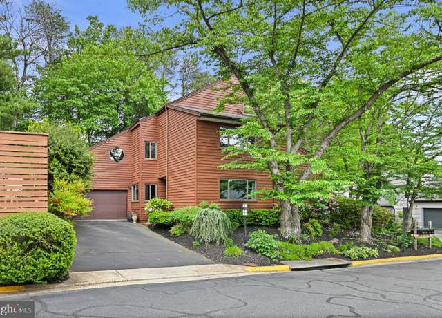 Property at 2109 S Bay Ln, Reston, VA 20191, 4 beds, 2.5 baths
