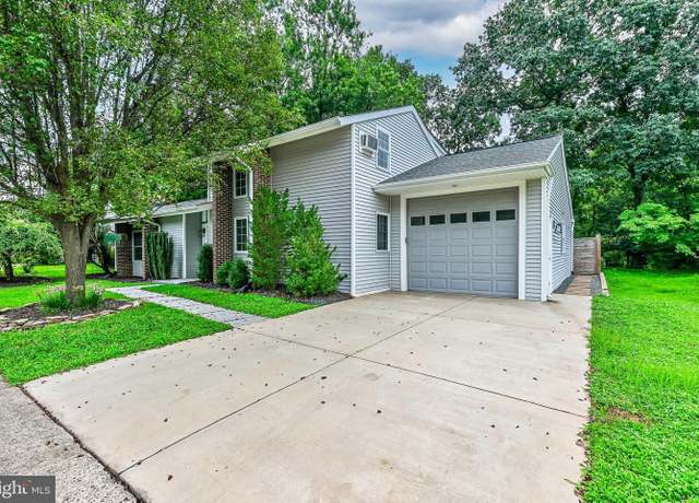 Property at 132 E Meadowland Ln, Sterling, VA 20164, 4 beds, 3 baths