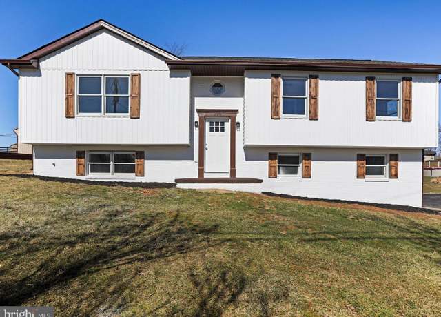 Property at 299 Palomino Pl, Charles Town, WV 25414, 5 beds, 3 baths
