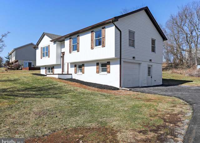 Property at 299 Palomino Pl, Charles Town, WV 25414, 5 beds, 3 baths
