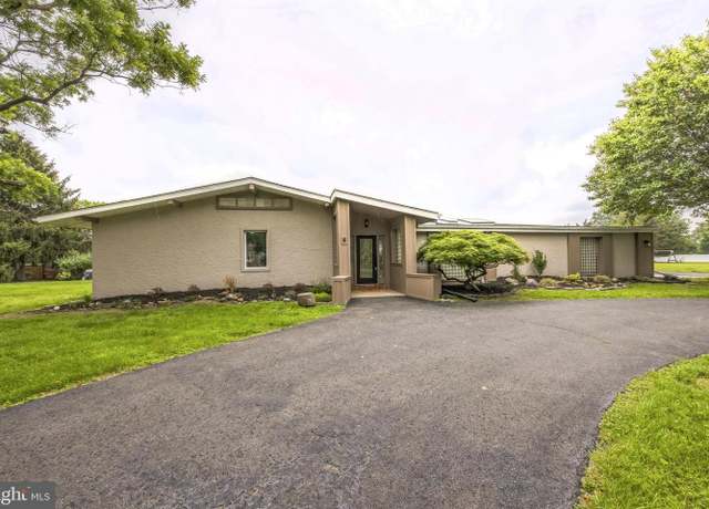 Property at 6 Whitewood Dr, Trenton, NJ 08628, 4 beds, 3 baths