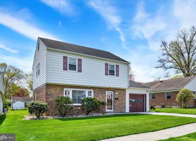 Property at 35 Country Club Pl W, Camp Hill, PA 17011, 3 beds, 1.5 baths