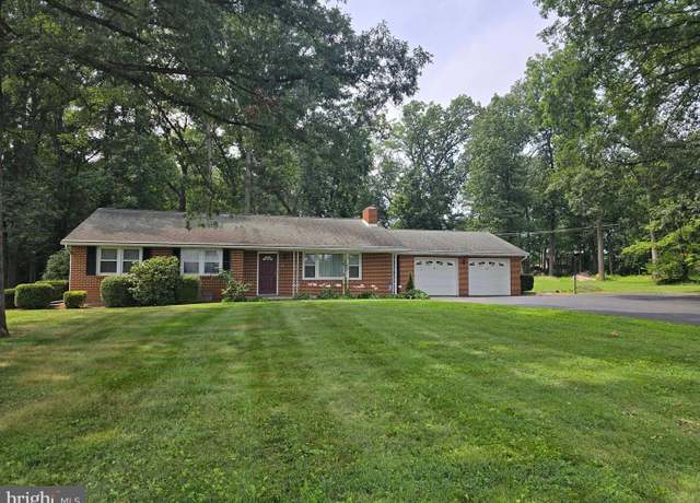 Property at 1046 Rockledge Dr, Carlisle, PA 17015, 3 beds, 2 baths