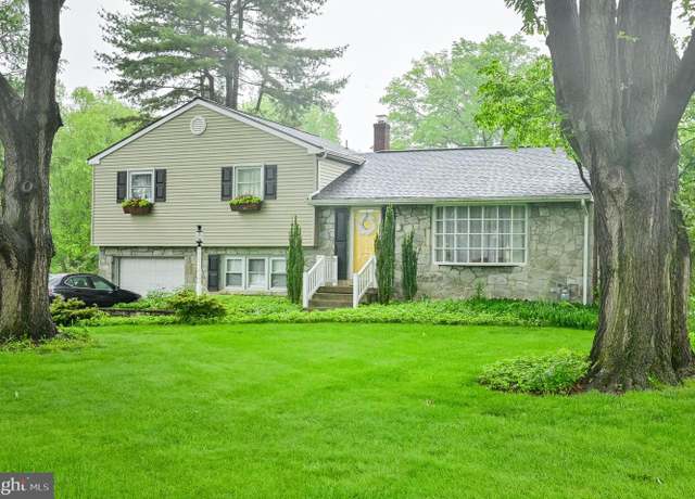 Property at 1909 Bloomingdale Ave, Lancaster, PA 17601, 3 beds, 2.5 baths