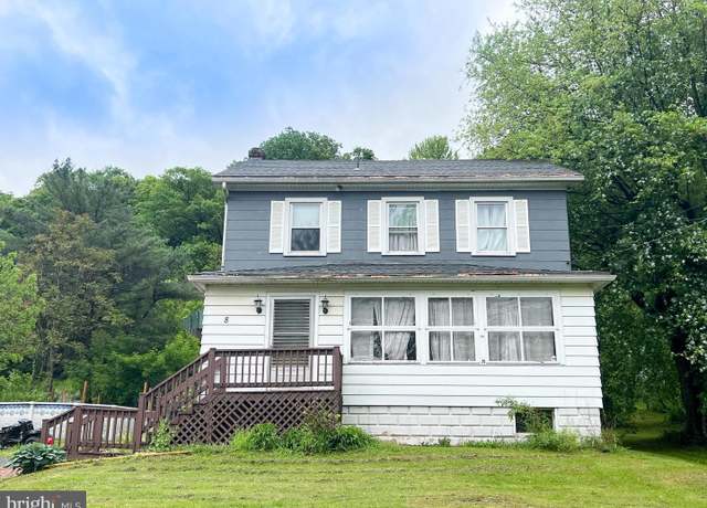 Property at 8 Bailor Dr, Lewistown, PA 17044, 3 beds, 1.5 baths