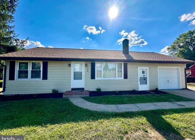 Property at 108 Bluestone Rd, York, PA 17406, 2 beds, 1 bath