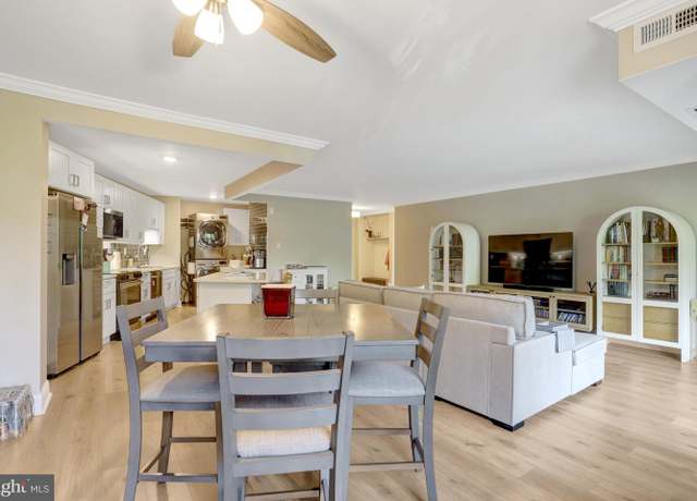 Property at 205 Yoakum Pkwy #314, Alexandria, VA 22304, 2 beds, 2 baths