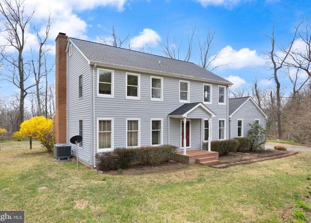 Property at 12007 Briar Patch Rd, Hume, VA 22639, 4 beds, 2.5 baths