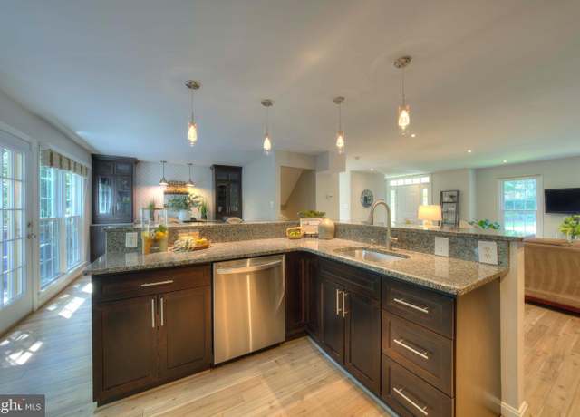 Property at 11804 Great Owl Cir, Reston, VA 20194, 4 beds, 3.5 baths