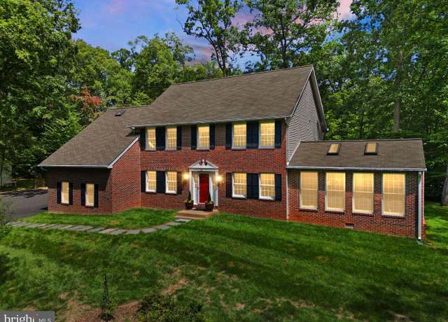 Property at 6040 Token Forest Dr, Manassas, VA 20112, 4 beds, 3 baths