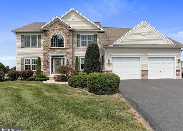 Property at 121 Creekwood Dr, Greencastle, PA 17225, 4 beds, 2.5 baths