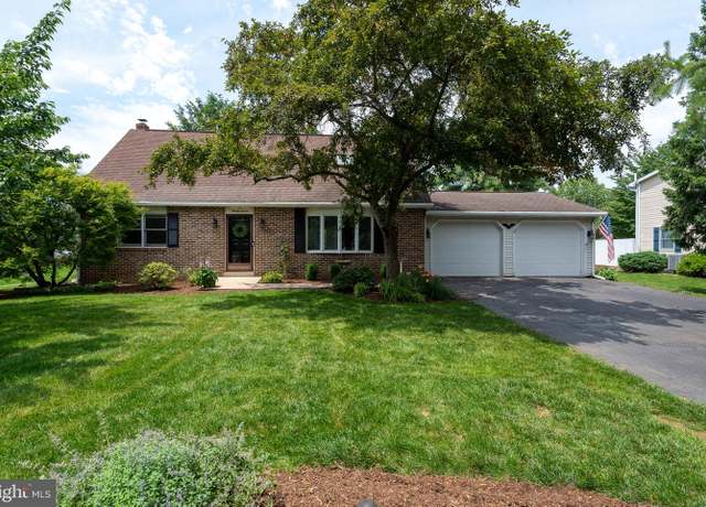 Property at 27 Buttonwood Dr, Lititz, PA 17543, 4 beds, 2 baths