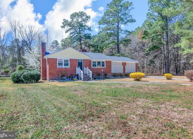 Property at 9818 George Washington Memorial Hwy, Gloucester, VA 23061, 3 beds, 2 baths