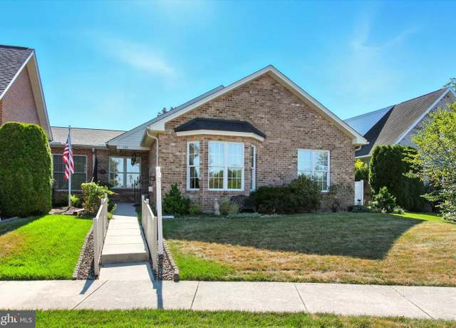 Property at 608 Trafalgar Dr, Hagerstown, MD 21742, 2 beds, 2 baths