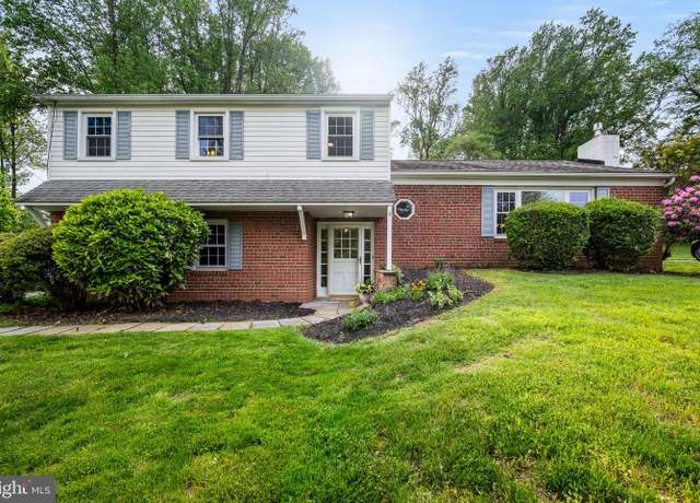 Property at 402 Rockland Ave, West Chester, PA 19382, 4 beds, 2.5 baths