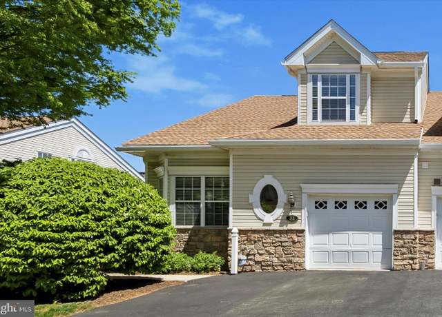 Property at 32 Dresner Cir, Upper Chichester, PA 19061, 2 beds, 2.5 baths