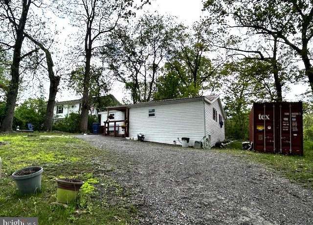Property at 11142 Woodring Ln, Waynesboro, PA 17268, 3 beds, 1 bath