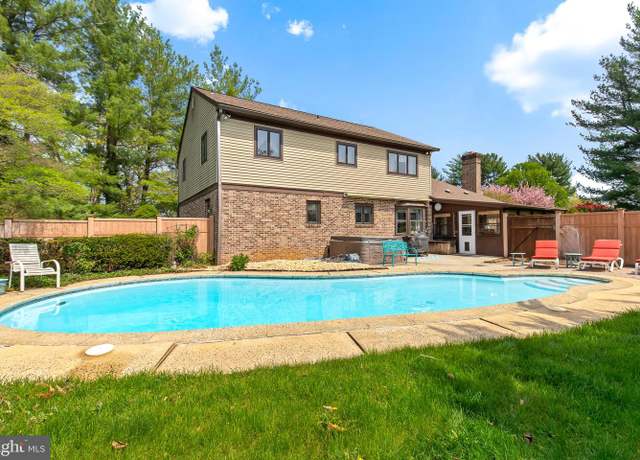 Property at 575 Millcross Rd, Lancaster, PA 17601, 4 beds, 2.5 baths