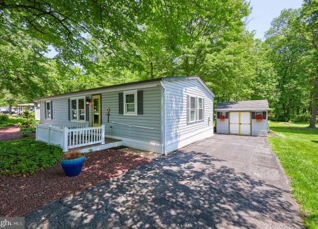 Property at 101 Maple Ave, Manheim, PA 17545, 2 beds, 2 baths
