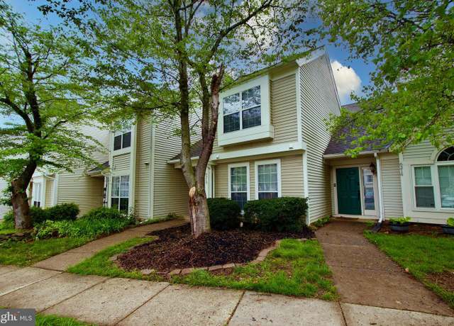 Property at 6213 Stonepath Cir, Centreville, VA 20120, 2 beds, 2 baths