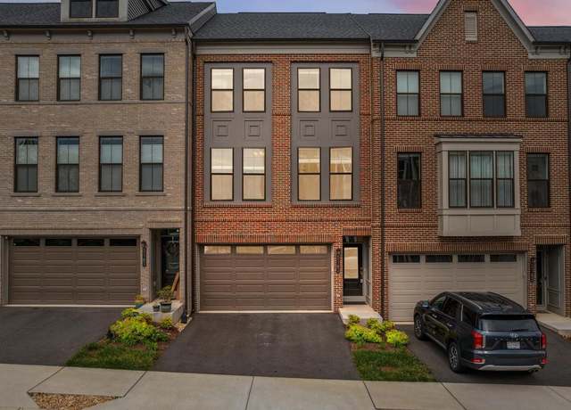 Property at 5163 Ridgeview Retreat Dr, Chantilly, VA 20151, 4 beds, 3.5 baths