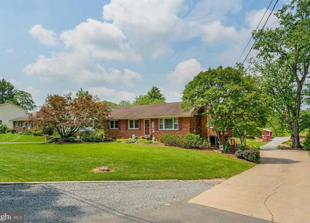Property at 17447 Lakefield Rd, Round Hill, VA 20141, 3 beds, 2 baths