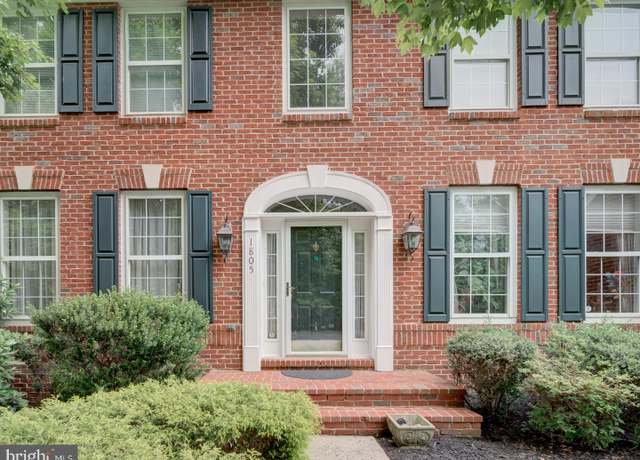 Property at 1805 Efty Ct, Woodbridge, VA 22191, 5 beds, 3.5 baths