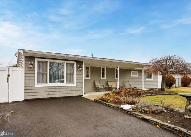 Property at 494 Lakeside Dr, Levittown, PA 19054, 2 beds, 1.5 baths