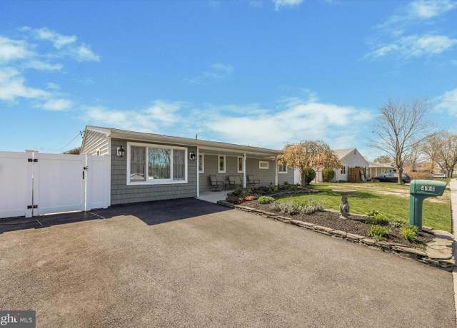 Property at 494 Lakeside Dr, Levittown, PA 19054, 2 beds, 1.5 baths