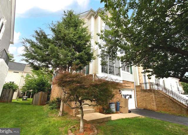 Property at 14552 Woodgate Manor Pl, Centreville, VA 20120, 3 beds, 3.5 baths
