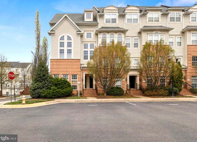 Property at 7101 Little Thames Dr #213, Gainesville, VA 20155, 2 beds, 2.5 baths