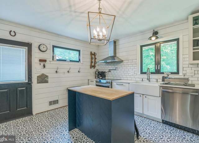 Property at 12508 Parker Ln, Clinton, MD 20735, 2 beds, 2 baths