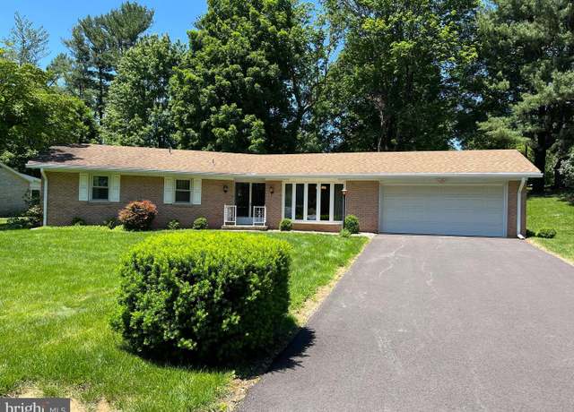 Property at 18 Bittersweet Dr, Hagerstown, MD 21740, 3 beds, 2 baths