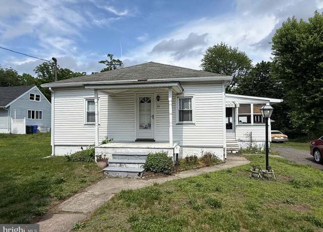 Property at 11 S Hunterdon Ave, Hainesport, NJ 08036, 2 beds, 1 bath