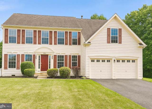 Property at 960 Mannington Dr, Williamstown, NJ 08094, 4 beds, 3 baths