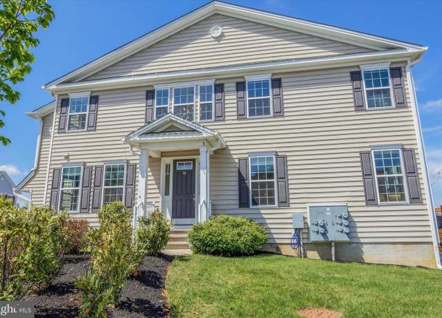 Property at 58 Begonia Ln, Monroe Township, NJ 08831, 3 beds, 2.5 baths