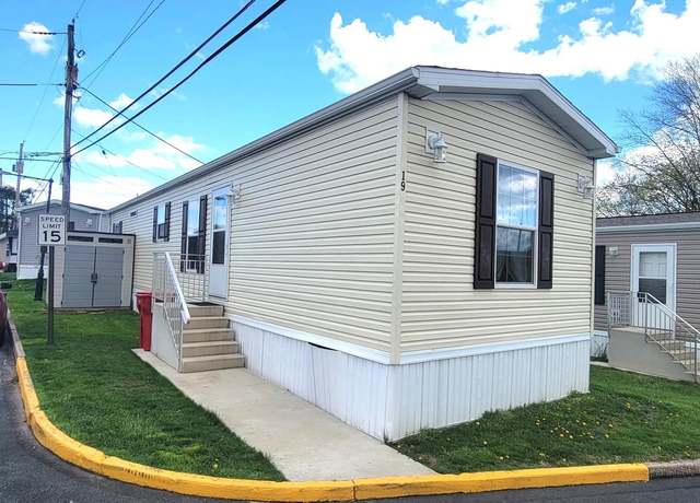 Property at 19 Valley View Rd, Birdsboro, PA 19508, 2 beds, 1.5 baths