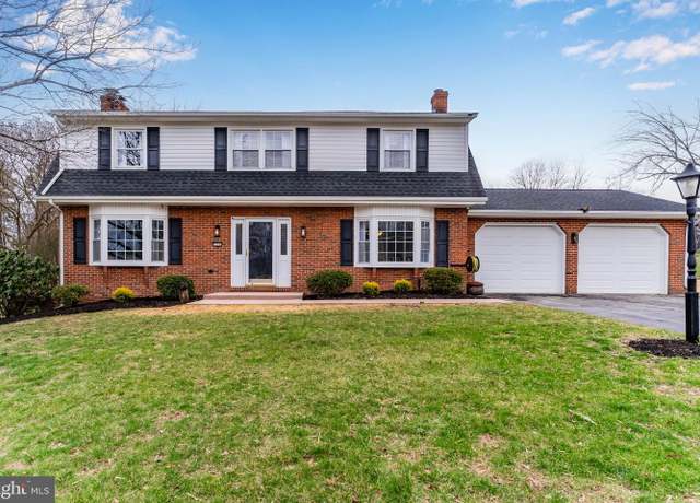 Property at 150 Sunset Dr, Carlisle, PA 17013, 4 beds, 2.5 baths