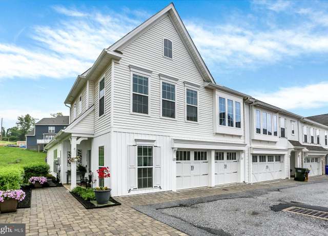 Property at 3118 Grove Ct, Mechanicsburg, PA 17055, 3 beds, 2.5 baths